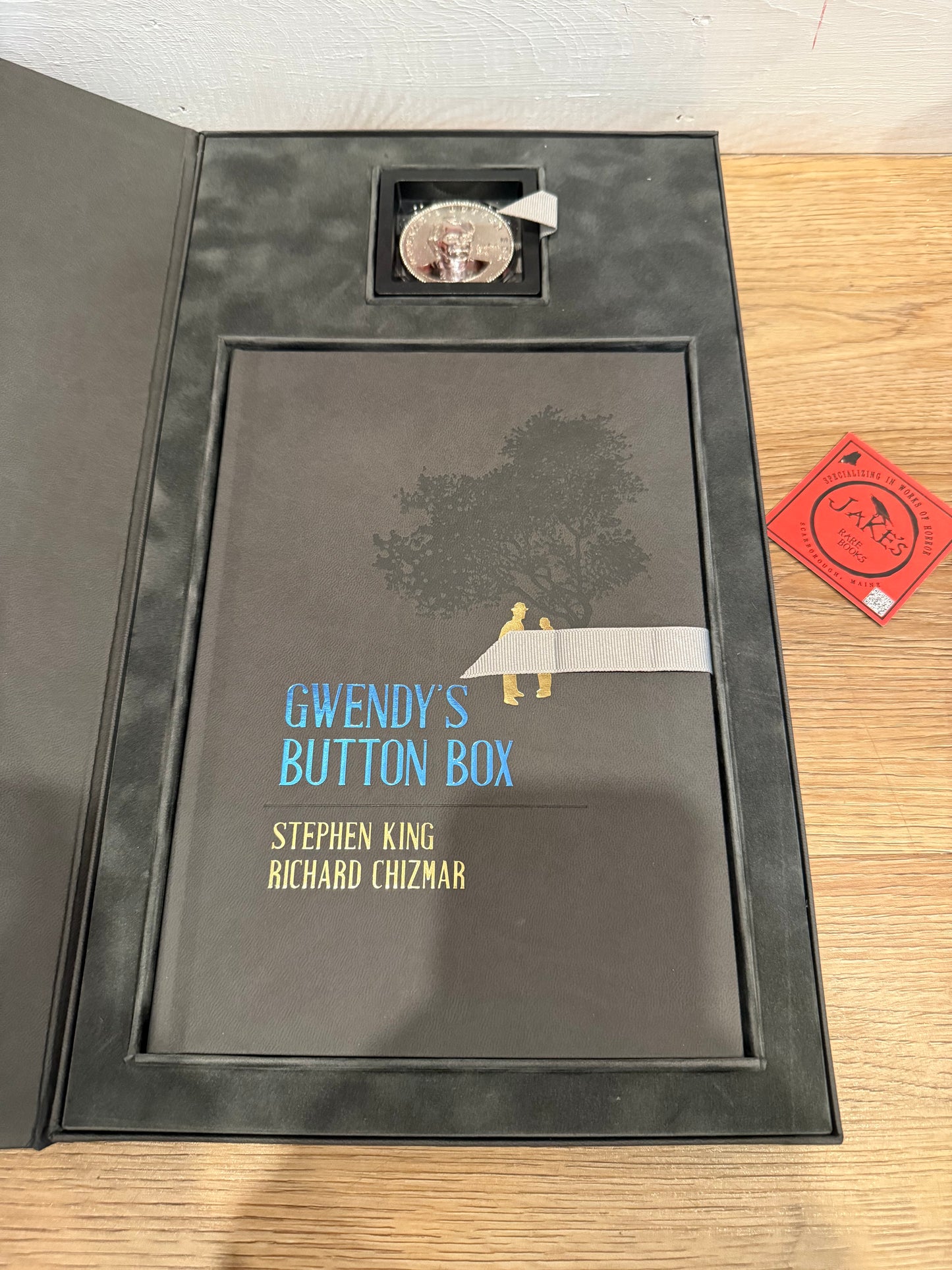 Stephen King, Gwendy’s Button Box, Signed/Limited #304, Cemetery Dance