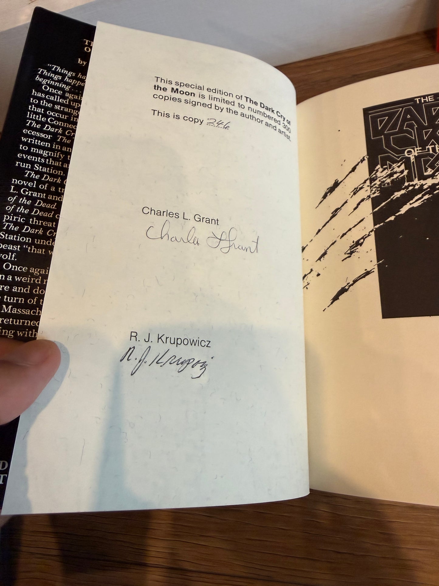 Charles L. Grant, The Dark Cry of the Moon, First edition, Grant Publishing